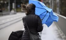 Седмицата започва с опасно силен вятър