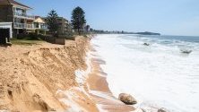Ерозия край крайбрежни къщи в Сидни, Австралия. Регионът страда от най-тежките наводнения от години след проливни дъждове и силни ветрове.
