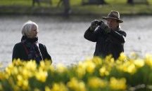 Жените в България живеят средно със 7 години повече от мъжете