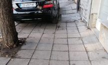 Съсед се оплака от шофьора на правосъдния министър