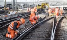 Разхлабване на мерките: Милиони души се завръщат на работа