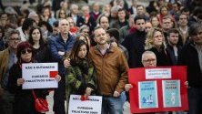 Протест срещу евтаназията в Порто, Португалия. Местният парламент предстои да обсъди закон за легализиране на евтаназията.