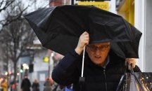 Армията на помощ срещу бурята Денис във Великобритания