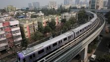 В Калкута пуснаха жп линията East-West Metrо.