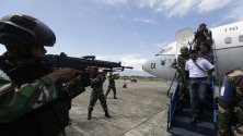 Индонезийските военновъздушни сили участват в тренировка по сваляне на чуждестранен самолет, навлязъл без разрешение във въздушното пространство на страната.