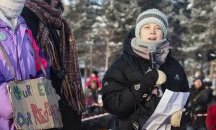 Майката на Грета Тунберг разкрива трудното й детство в нова книга