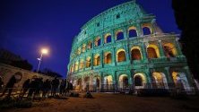 Колизеят в Рим осветен в зелено по повод Световния ден на редките болести.