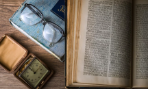 Много резистентен тоя вирус на четенето - как ли не го мориха, а той все оцелява