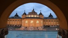 Термалната баня &quot;Шчечени&quot; в Будапеща. Построена 1913 г. тя е една от най-популярните атракции в унгарската столица и най-голямата за медицински цели в Европа.