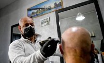 Корейци изобретиха медицинска маска, която предпазва един месец