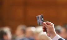 Депутатите размислиха: партийната субсидия отпадна от дневния ред