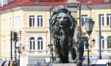 Времето е подходящо за ремонт на магистрала, но не и за пукнатините на „Лъвов мост“?