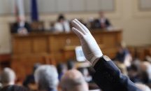Извънредният закон мина на първо четене