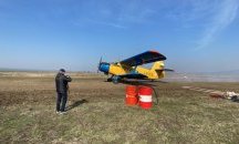 Дезинфекцират Карнобат със самолет, обследват с дрон във Варна за струпване на хора