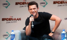 Том Холанд купи три кокошки, за да му снасят яйца в изолацията