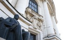 Вече приемат "Право" в СУ и с матура по български