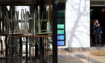 Заради COVID-19: Великобритания затваря всички заведения след 22 часа