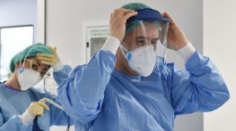 Коронавирусът у нас: Спешните медици искат затягане на мерките