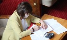 Нинова настоява за мерки в подкрепа на българските общини