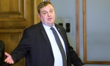 Трябва да се навакса с маски и ръкавици за армията