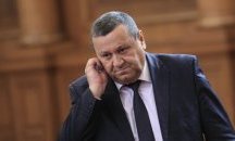 Заразеният депутат постъпва в болница