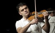 Цигуларят Васко Василев показа как сами да си направим маска