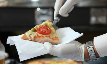 Пица и бира „падат от небето“ в Австралия 