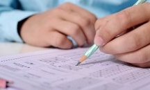 Учителите започват да изпитват и оценяват учениците дистанционно