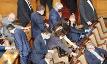 Солидарност в 12 без 5: депутати и министри даряват заплатите си