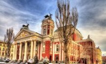 Откъси от най-хитовите постановки на Народния театър онлайн