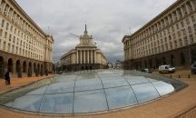 „Хора и улици“: Площад „Независимост“, където се родиха протестите