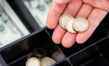 Консулът ни в Хага с такса "коронавирус", прибирал по 5 евро от българин
