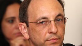 Минималната заплата догодина трябва да е над 800 лева