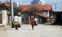 Доброволци във „Факултета“ раздават храна на най-бедните