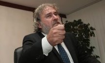 Ако имаше право, Банов би глобявал протестиращи заради хвърлени яйца по паметници