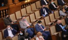 По 300 лв. глоба за 24-ма депутати без маски
