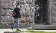 До 26 април излизаме навън само с маски