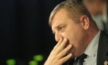 МВР проверява дали Каракачанов е седял на пейка в парка