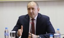 Радев: Няма да ме видите в хора на паниката, колкото и да е рейтингово