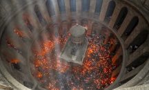 Чудото се случи - Благодатният огън слезе в Йерусалим