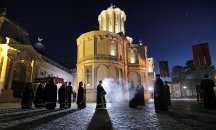 Гърция и Румъния посрещнаха Великден със затворени църкви, служби без миряни в Русия