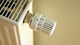 Парното поскъпва с 40%, токът – с 3,3%