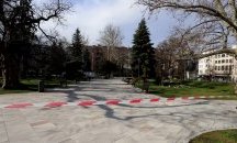 Отварят парковете за деца и родители, но със строги правила