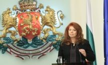 Премиерът иска да се закрепи за властта с раздаване на милиони, заяви вицепрезидентът