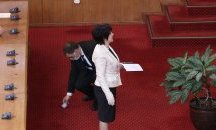 Депутатите няма да връщат допълнителните пари, а след 13 май очакват и повишените си заплати