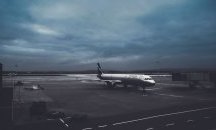 „Боинг“ блъсна човек на писта в Тексас