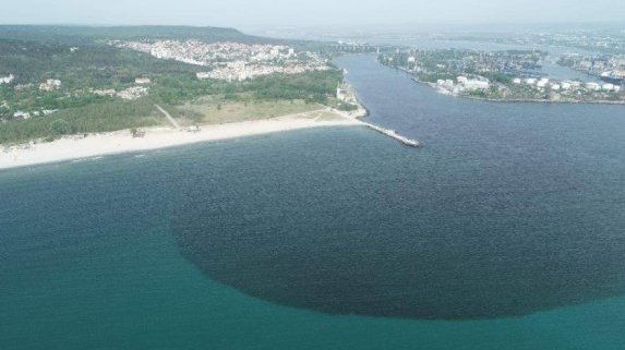 Отново се спука тръбата, която замърси Варненското езеро