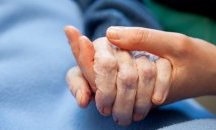 Без задължително лечение в болница за пациенти с Covid-19 над 60 години