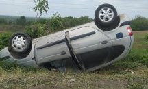 Кола с две деца се обърна по таван в Русе