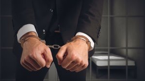 Двамата полицаи, хванати с подкуп на "Калотина", остават в ареста